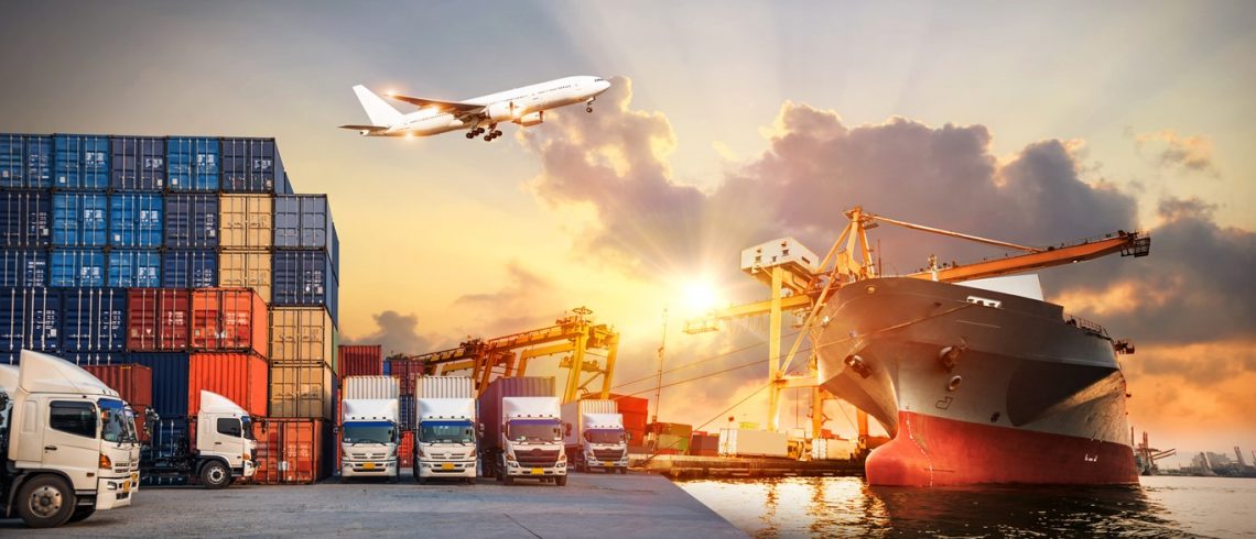 Quando falamos em logística internacional, é preciso considerar os diferentes tipos de modais para efetuar um transporte mais ágil e eficiente.
